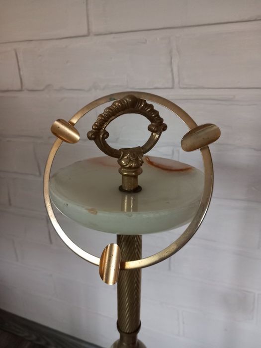 Настолен пепелник