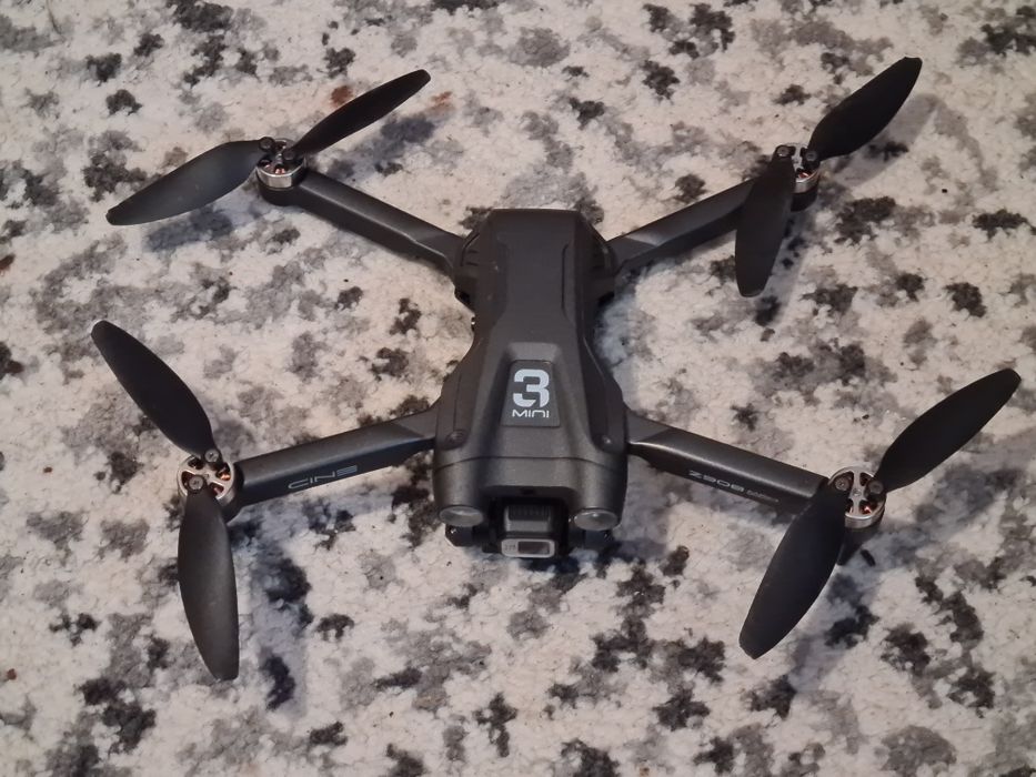 Vând drona pliabila 4k