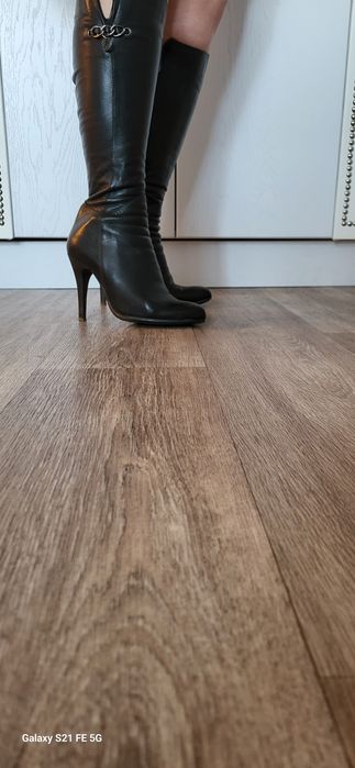 Продам осенние сапоги  3000т