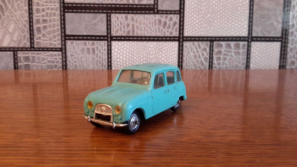 Пластмасова количка