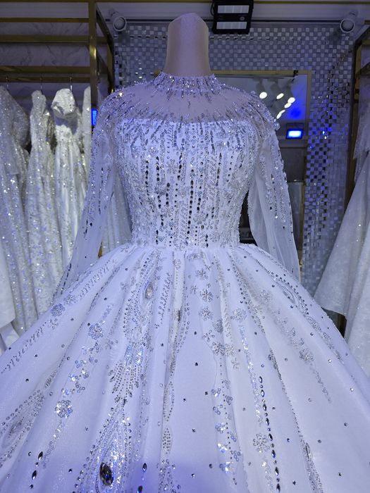 Келин куйлаклар сотилади. Яхши холатда куп кийилмаган. Арзон нархларда