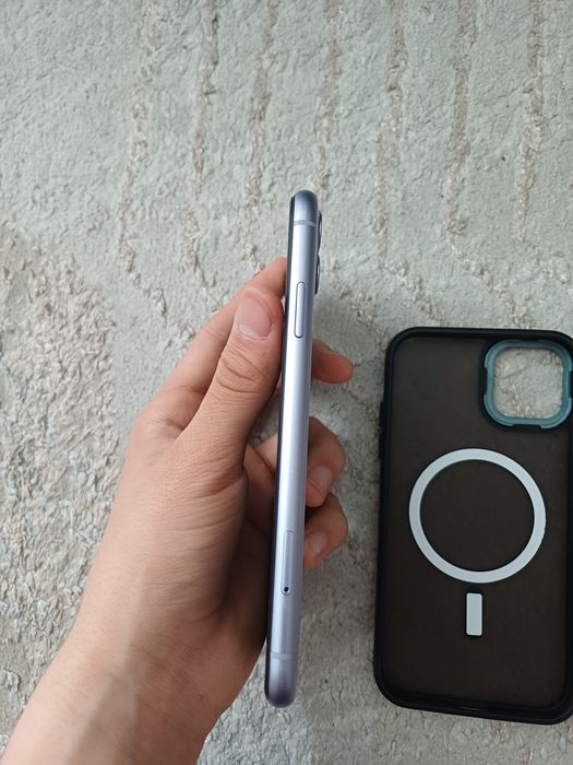 продам iPhone 11