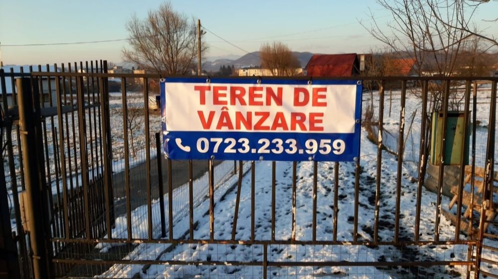 Vând teren intravilan în Poienița-Brad