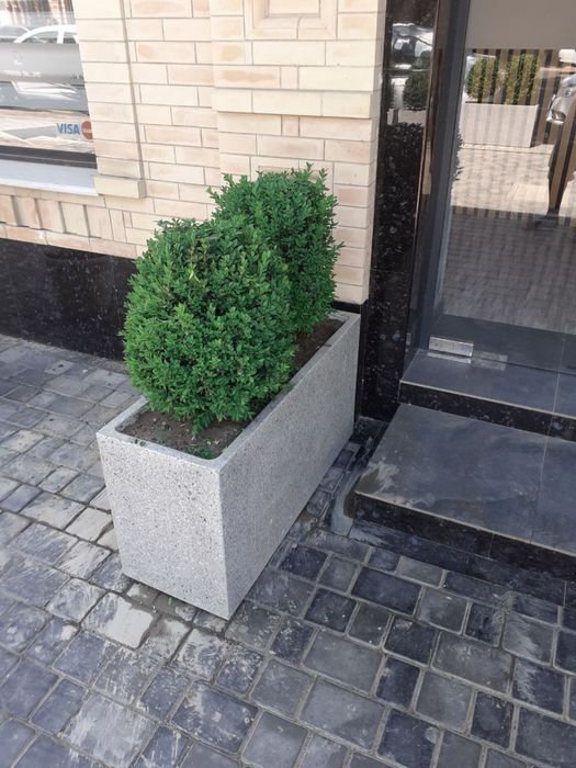 Скамейки и вазы высокого качества