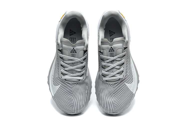 Продавам нови мъжки маратонки с кутия Nike ACG Ultrafly Trail grey / white