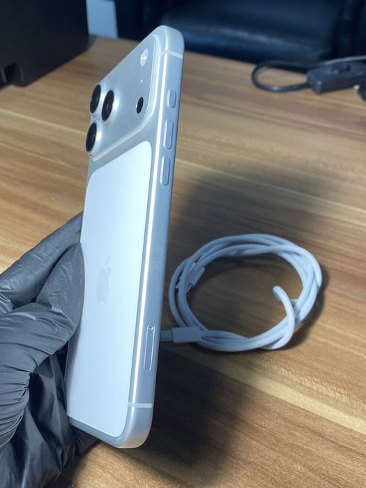 iPhone 17 Pro Max • 512 GB • Silver