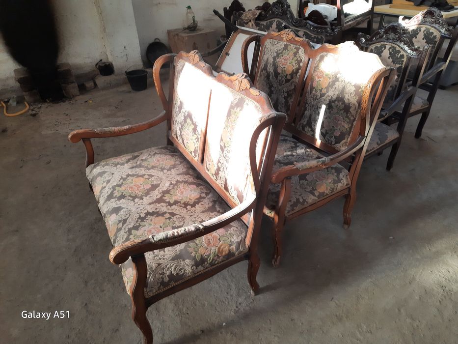 Продаются венские . И антикварные стулья до и после реставрации.