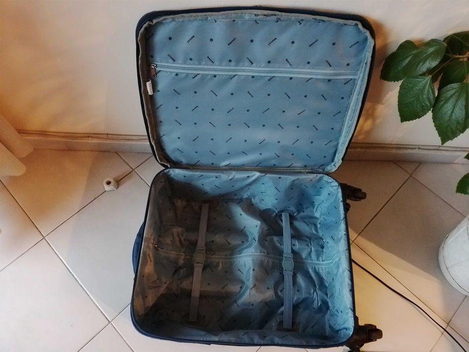 Куфар 4бр  колелца олекотен "2,2кг" 45/40/25см   "10€" !+Доставка!