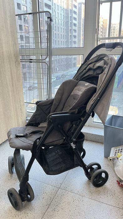 Продам детскую коляску Joie