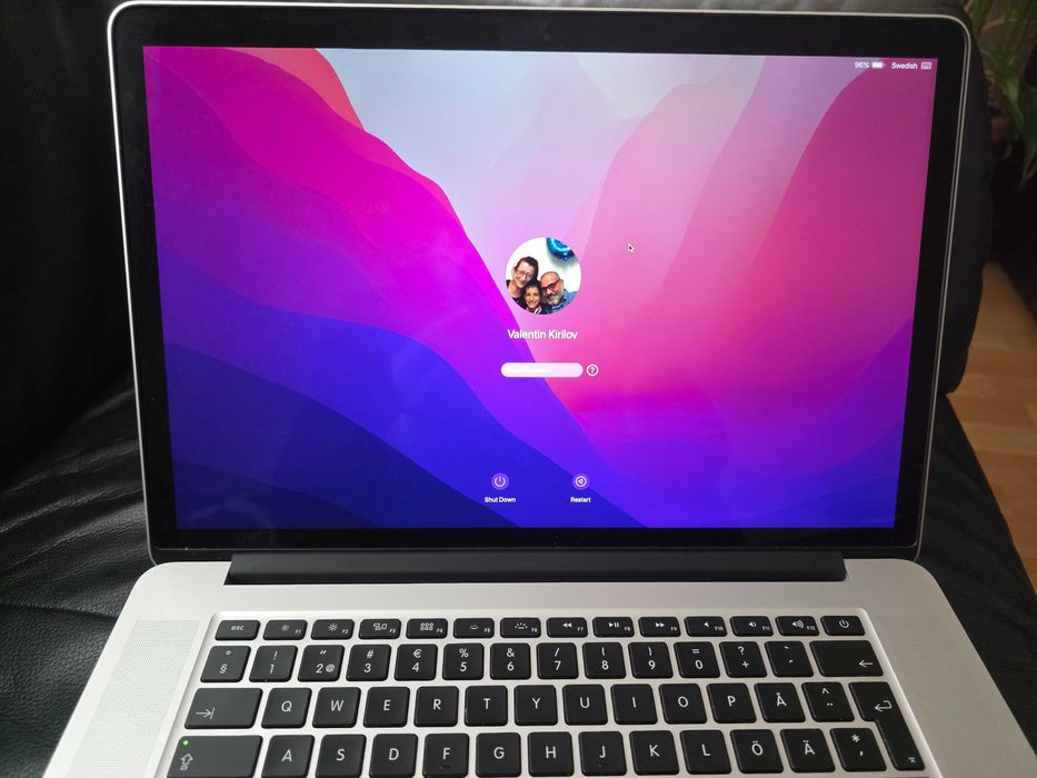 MacBook Pro с Retina дисплей 15-инчов