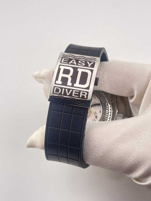 Часы Roger Dubuis Easy Diver