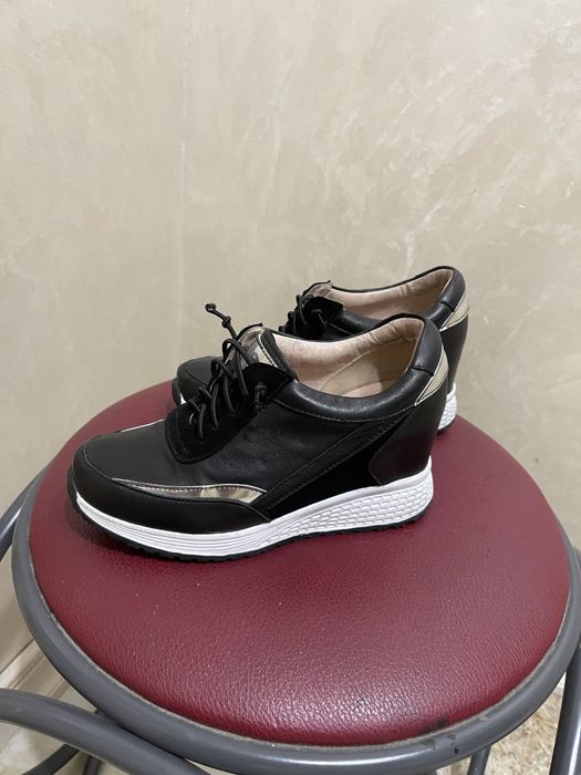 Продам красовки 34 -35 размер из натуральной кожи