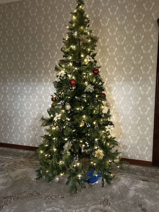 Елка с игрушками