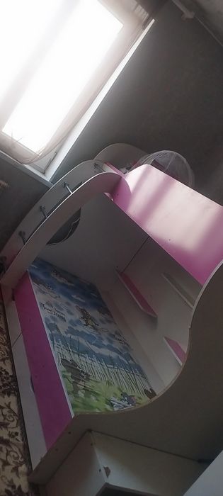 Детская мебель кровать,стол,шифонер