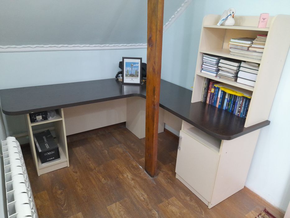 Стол книжный для работы