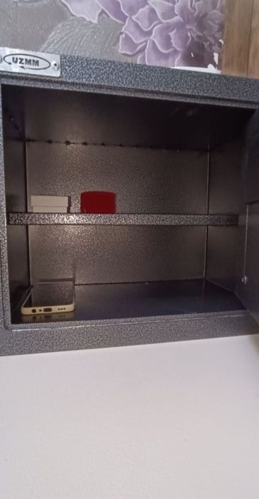 Продам срочно сейф!