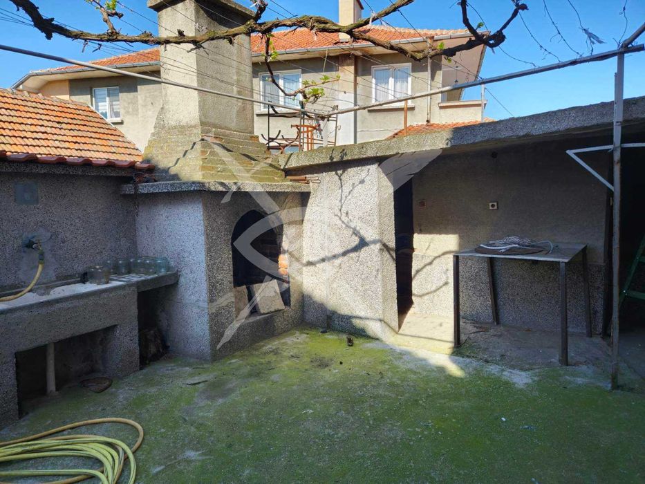 Продава се Къща в Карнобат - 270 кв.м за 589 €/кв.м - Снимка #3