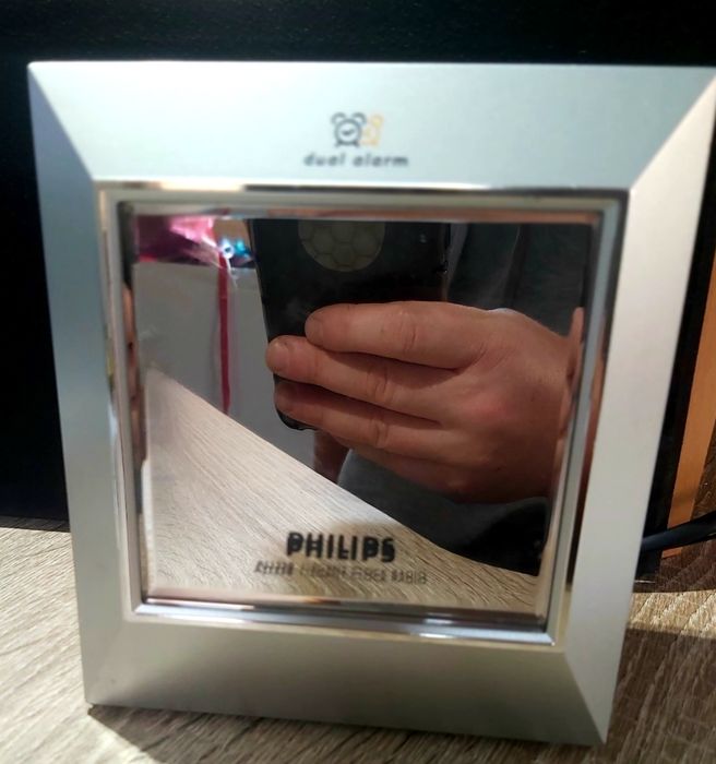 Radio Ceas Philips Mirror – Afișaj Mare, Design Elegant, Dual Alarm
