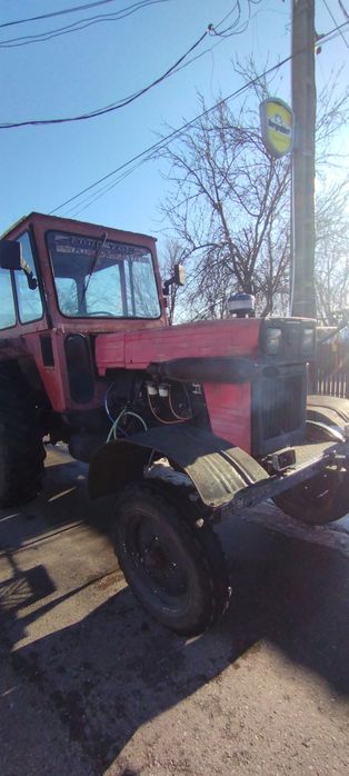 VÂND TRACTOR U650 se dă cu plug și grapa după el prețul este de 3500€