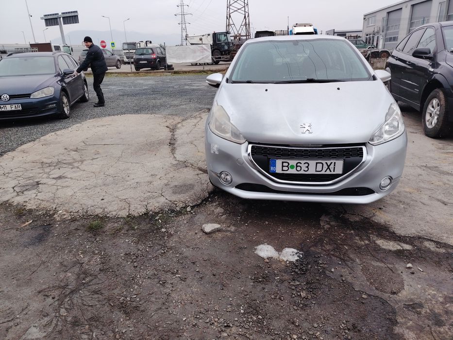 Peugiot 208 an 2015  motorizare 1.4 diesel
