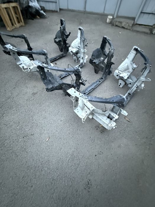 Рамка радиатора (телевизлр ) на Lexus RX 350