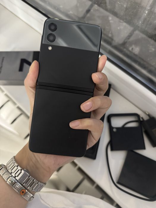 Samsung galaxy Z Flip3 5g