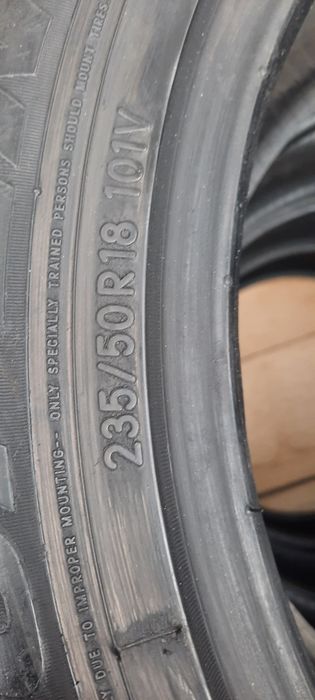 4 броя зимни гуми 235 50 18 toyo 8mm dot23 нови
