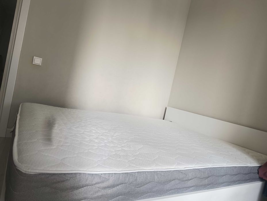 Кровать с матрасом
