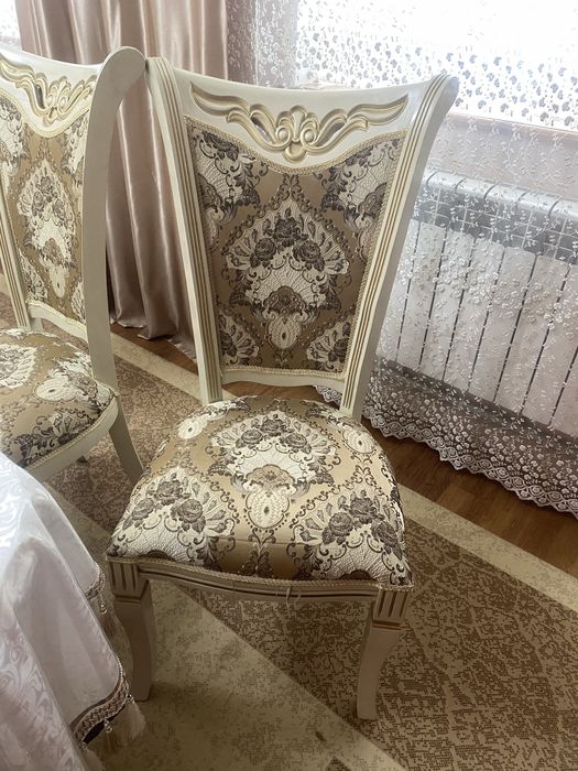 Продаю стол и стулья все вместе