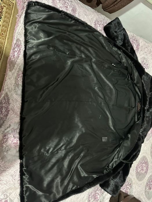 Норкавая шуба с капюшоном.