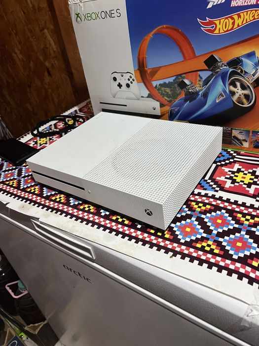 XBOX ONE S   In stare buna