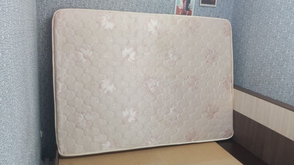 Продам двухспальную кровать