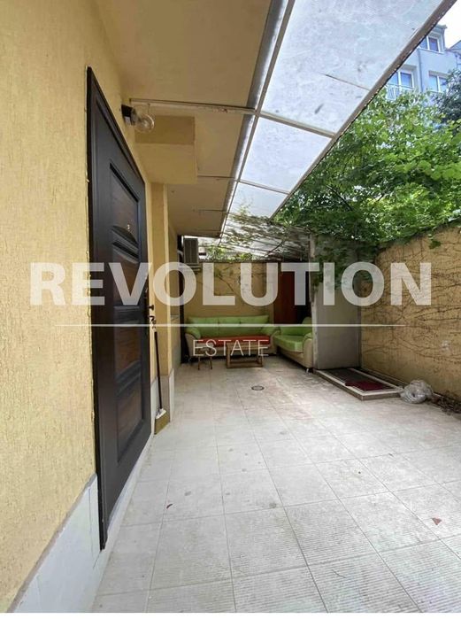 Дава се под наем Едностаен апартамент в Варна, Червен площад - 30 кв.м за 325 € - Снимка #3