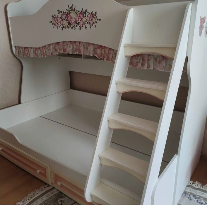 Даухъярусная кровать с матрасами