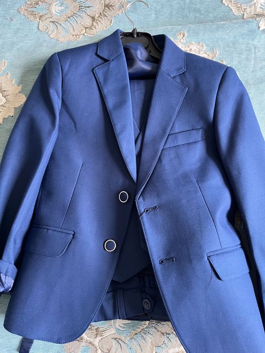 Продам костюм тройку. Абсолютно новый с этикеткой. Производство Турция