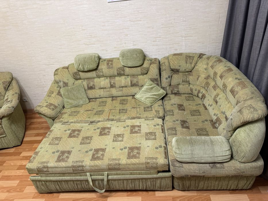 отдам диван раздвижной с креслом