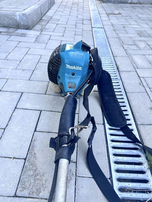 Motocoasa makita