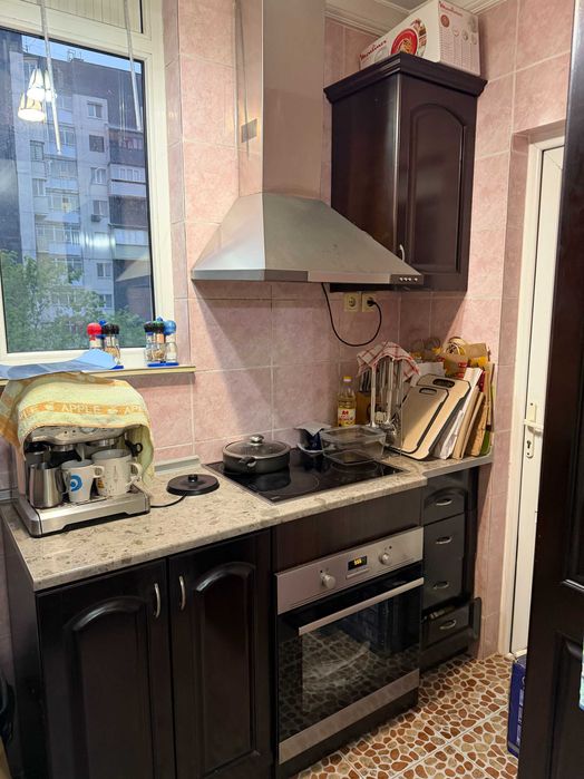 Продам б/у кухонный гарнитур из МДФ