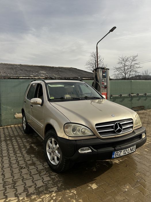 Vând Mercedes ML