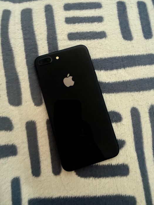 IPhone 8+ в отличном состоянии