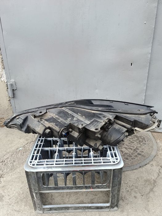 Продам фару на..