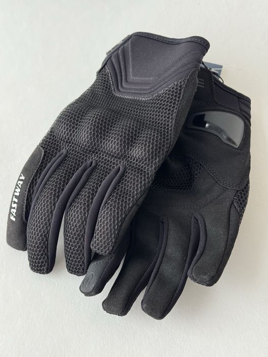 Перчатки от фирмы fastwey