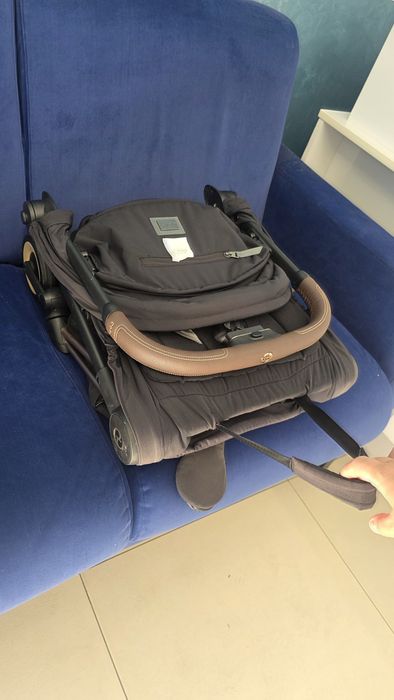 Cybex Coya Platinum с коричневой кожей , чёрный с золотом цвет б.у.
