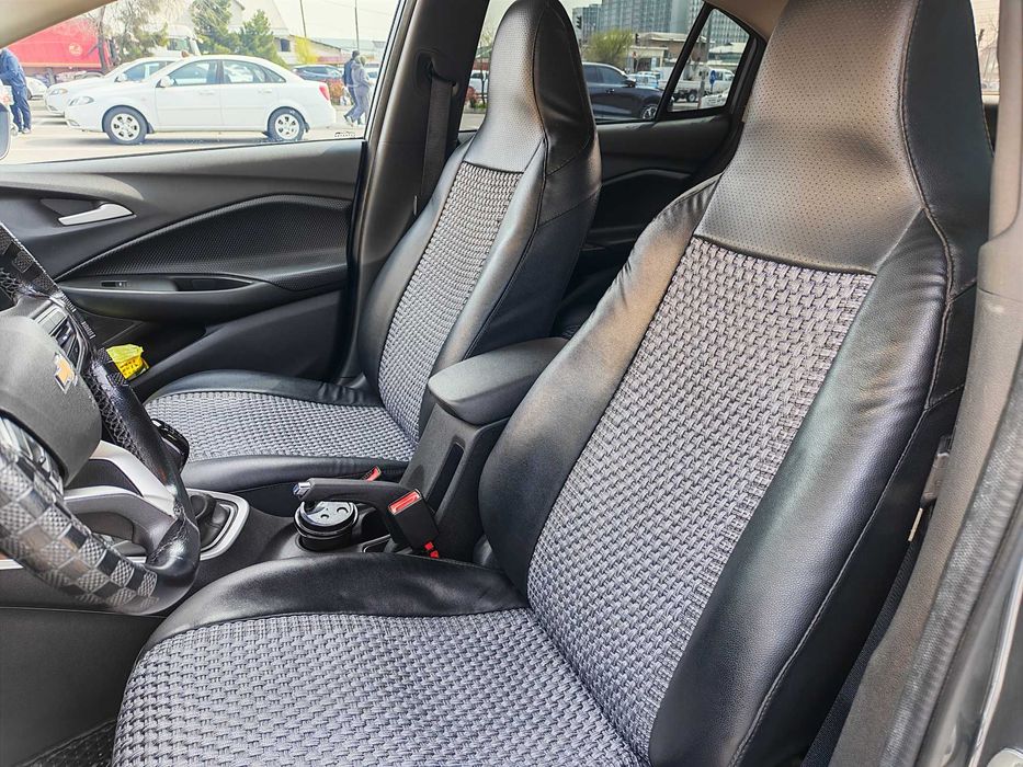 Onix 3LT sotiladi, kulrang metallik