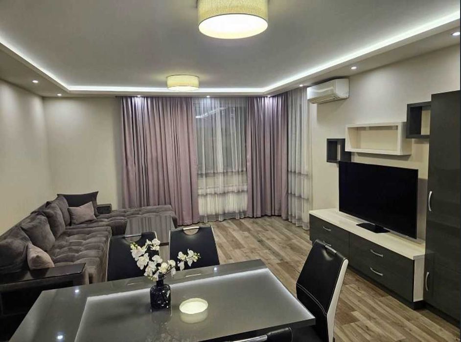 Дава се под наем Двустаен апартамент в София, Витоша - 74 кв.м за 747.66 € - Снимка #2