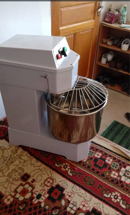 Тестомесильная машина