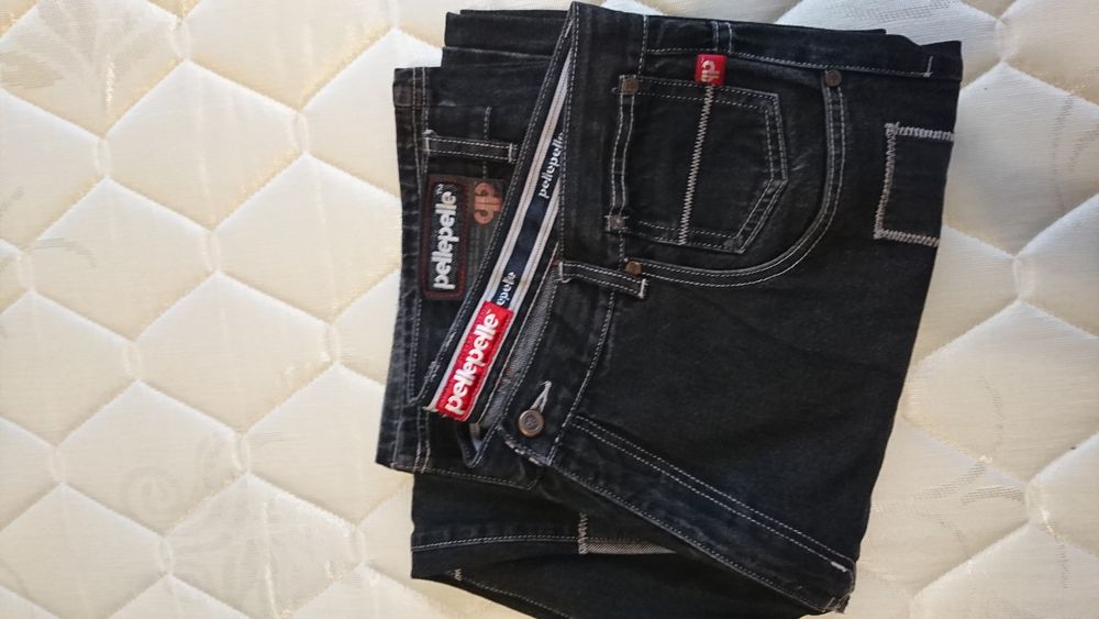 Blugi Hip-Hop PellePelle stilled by Marc Buchanan