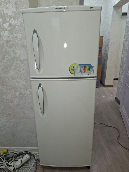 Xolodilnik LG oq rangli
