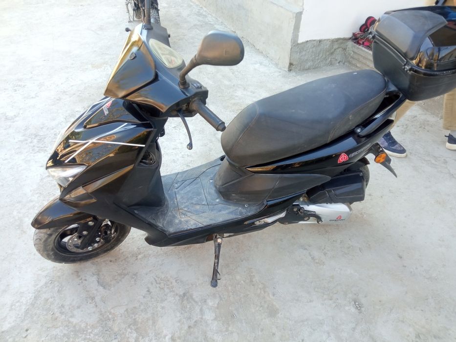 Skuter sotiladi  begzinli