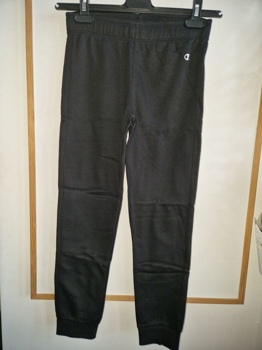 Champion 9-10г 140см Спортен комплект горница и долница черни памук